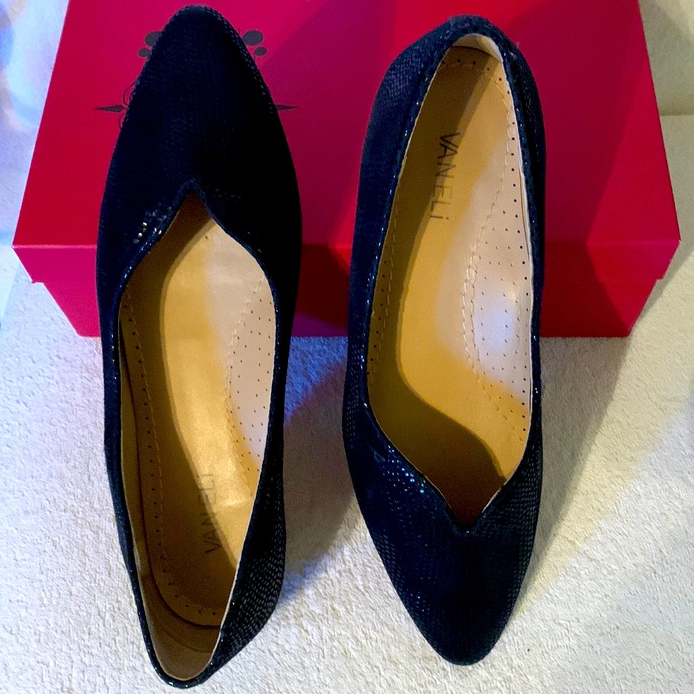 Van Eli Ganet Navy Flats Sz 8.5M